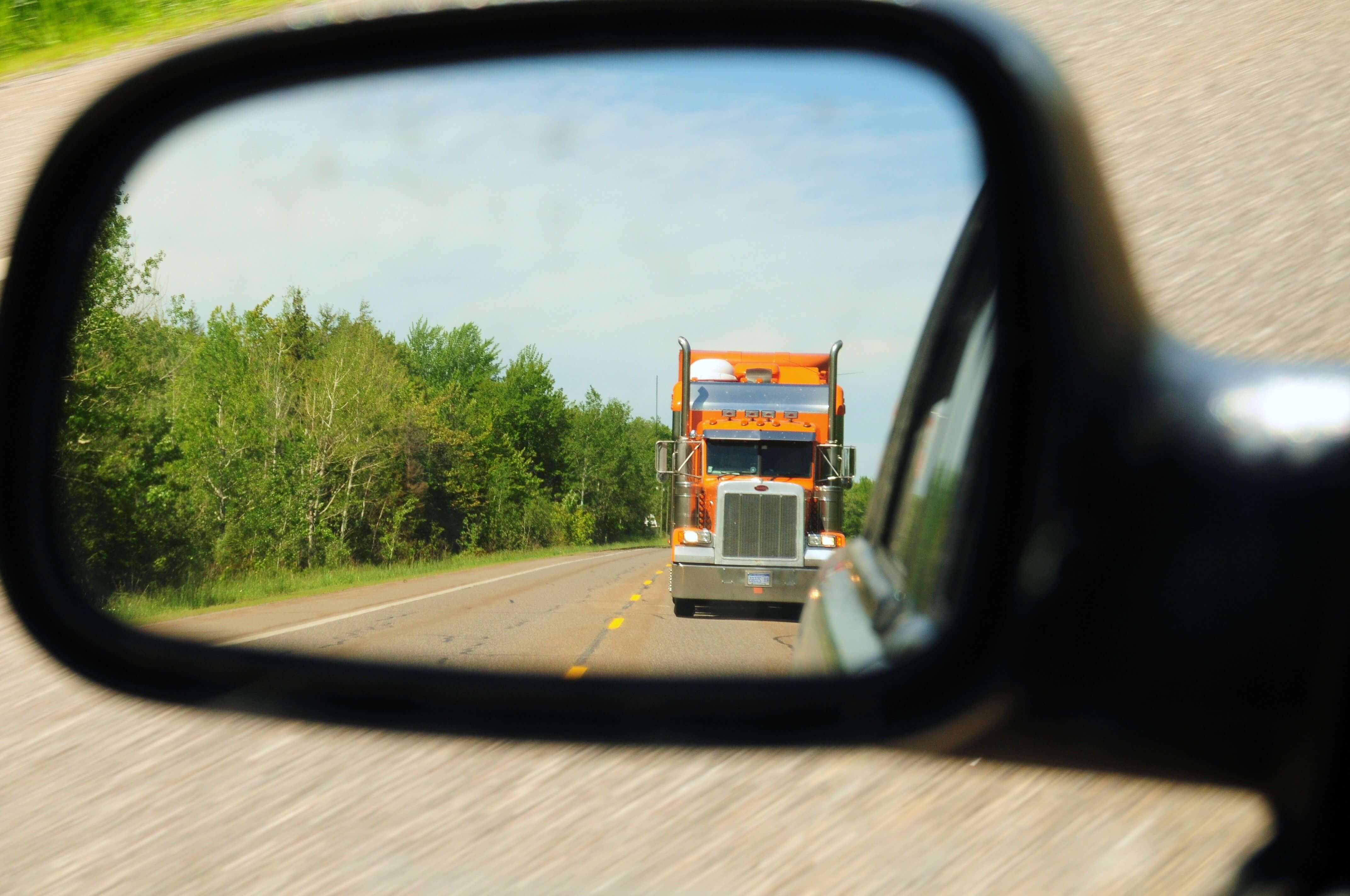 things truckers wish passenger car drivers knew 2