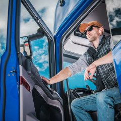 Tips for Navigating Your First Day as a New Truck Driver